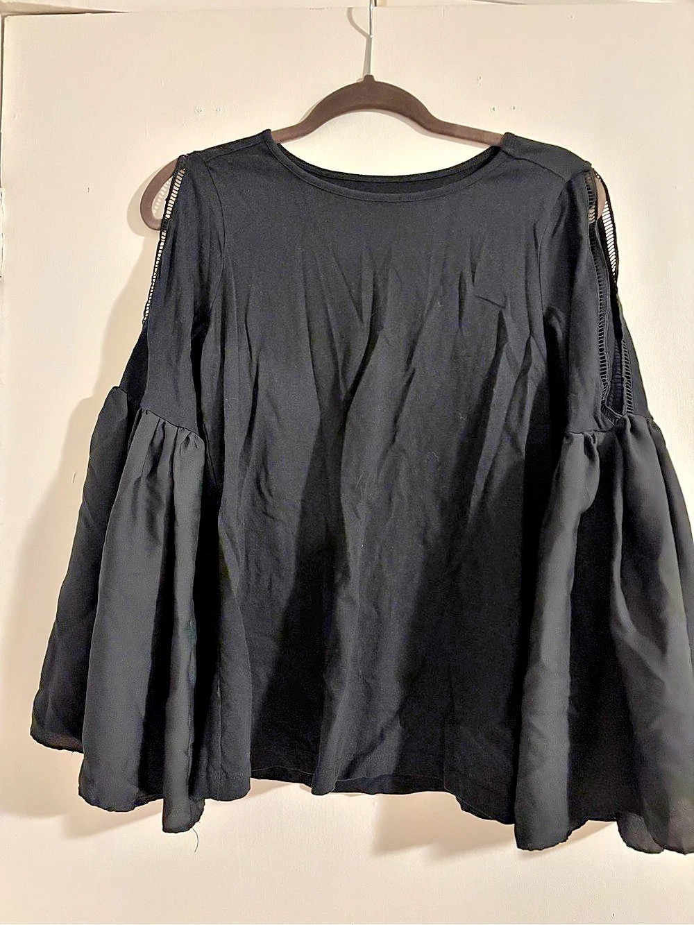 D2 by Daisy Fuentes Black Statement Sleeve Blouse Size Small Like New